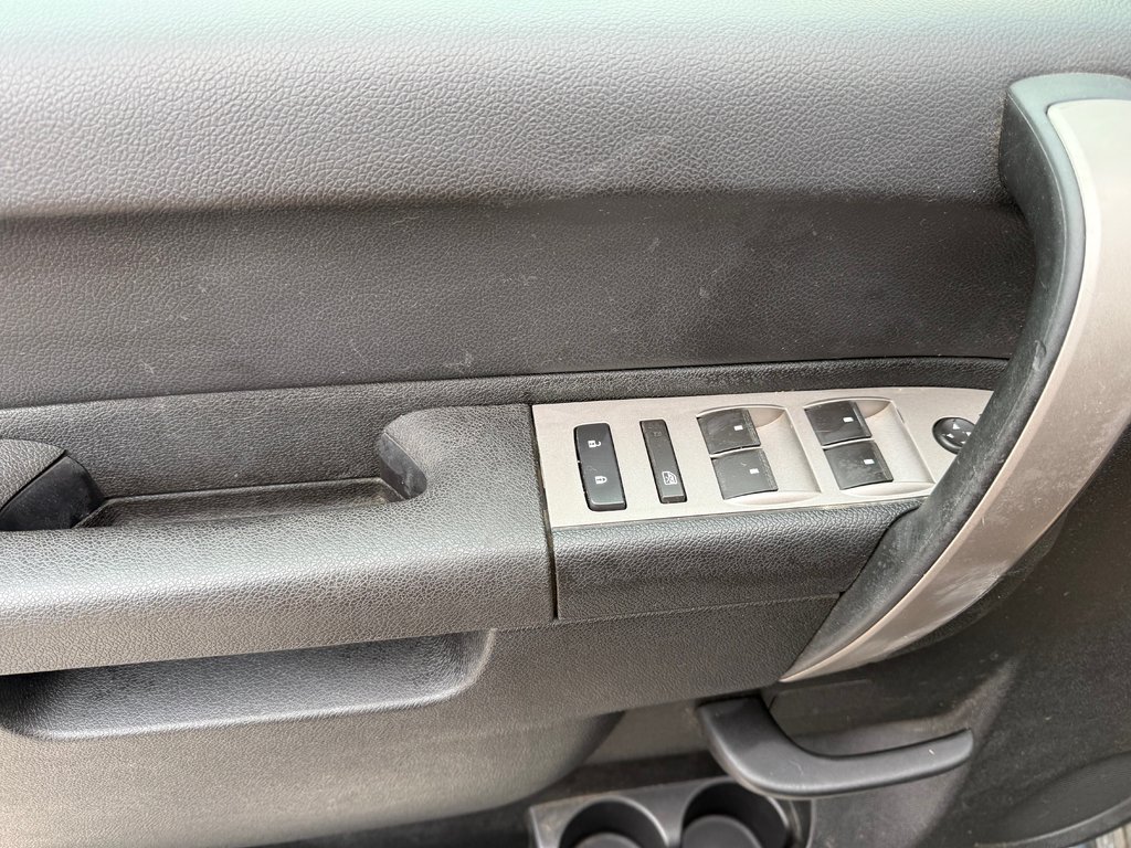 2010 GMC SIERRA SL Nevada Edition, keyless entry, Split Bench Seat in COLDBROOK, Nova Scotia - 8 - w1024h768px