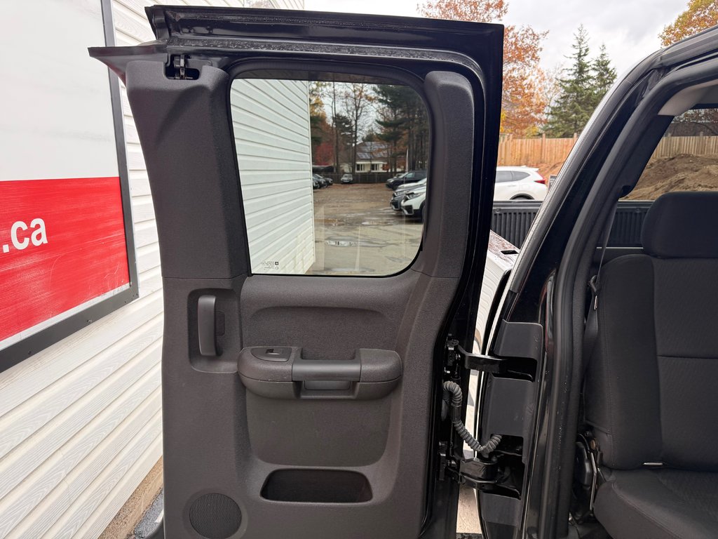 2010 GMC SIERRA SL Nevada Edition, keyless entry, Split Bench Seat in Kentville, Nova Scotia - 19 - w1024h768px