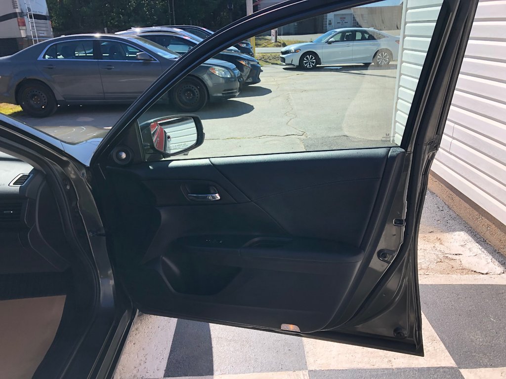 2015 Honda Accord EX-L - Reverse Camera, Power Seats, Sunroof in COLDBROOK, Nova Scotia - 25 - w1024h768px