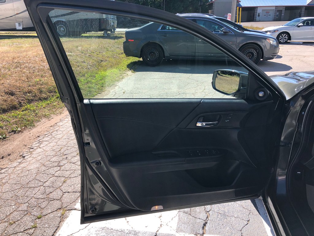 2015 Honda Accord EX-L - Reverse Camera, Power Seats, Sunroof in COLDBROOK, Nova Scotia - 7 - w1024h768px