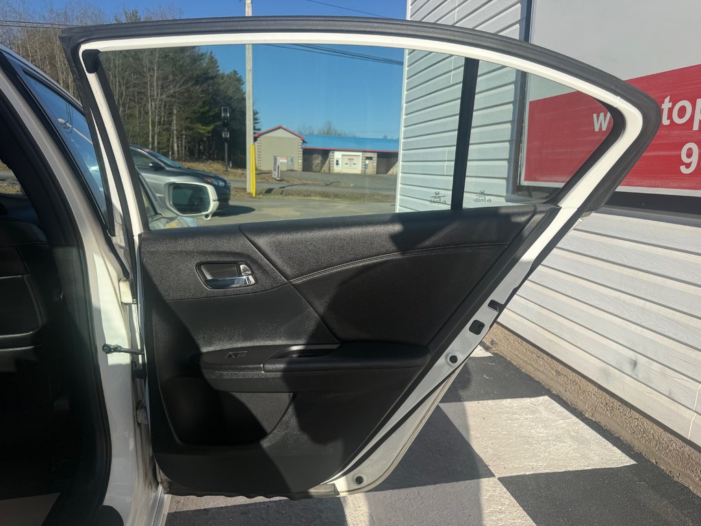 2016 Honda ACCORD Sport, keyless entry, Cruise control, Bluetooth in COLDBROOK, Nova Scotia - 17 - w1024h768px