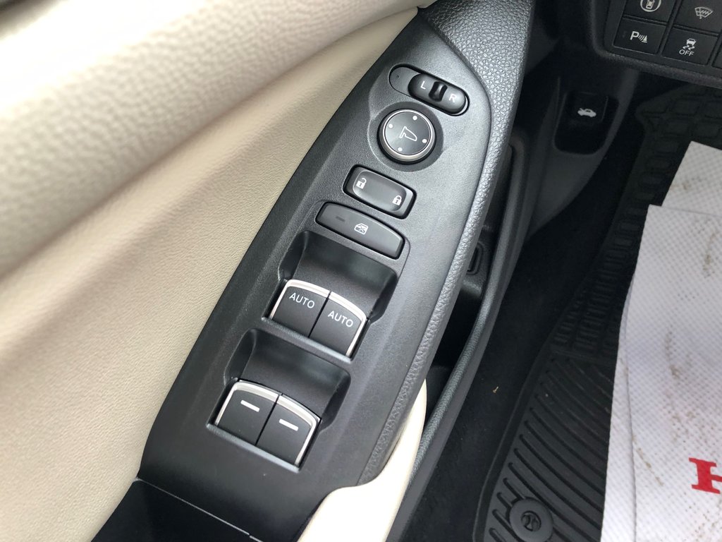 2019 Honda Accord Touring 2.0 - sunroof, power seats, reverse camera in COLDBROOK, Nova Scotia - 7 - w1024h768px