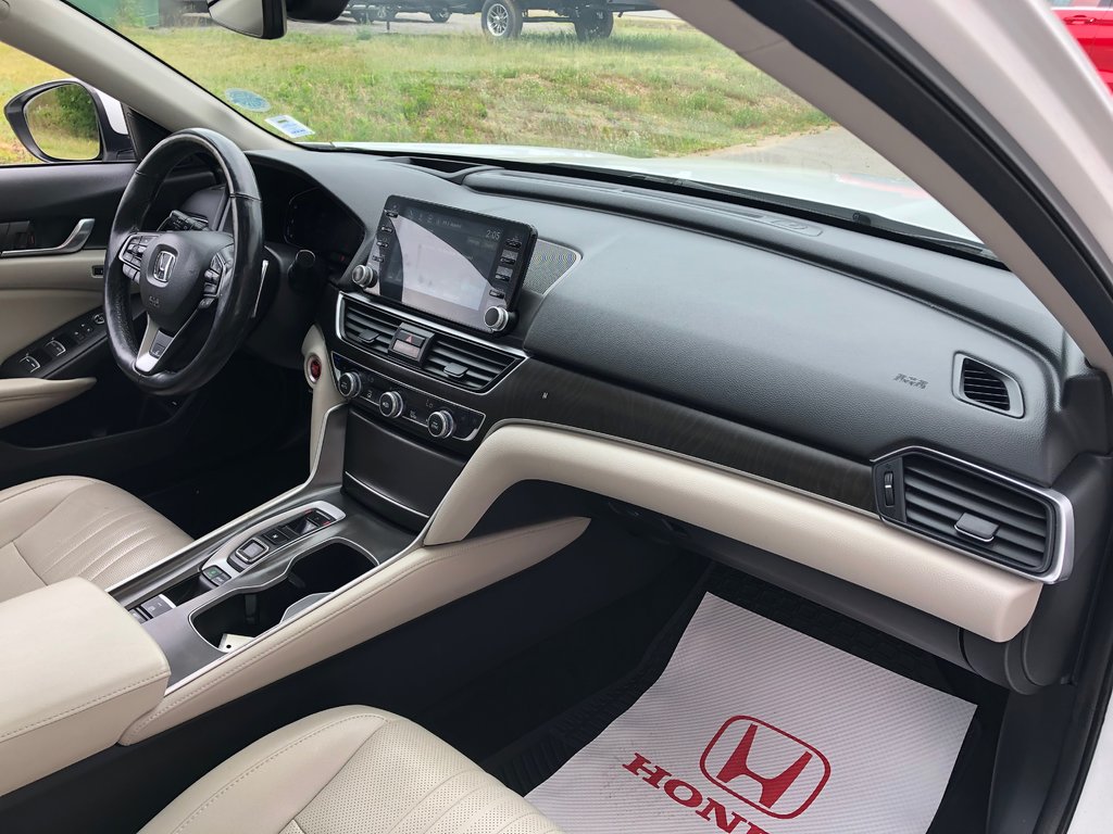 2019 Honda Accord Touring 2.0 - sunroof, power seats, reverse camera in COLDBROOK, Nova Scotia - 27 - w1024h768px