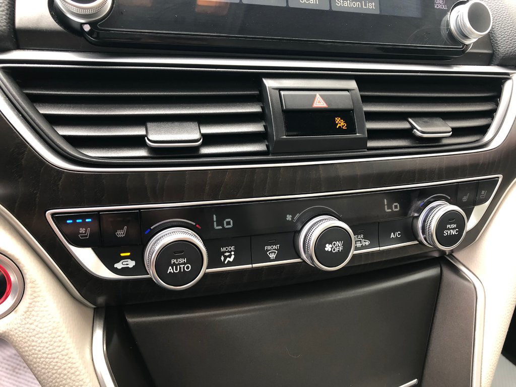2019 Honda Accord Touring 2.0 - sunroof, power seats, reverse camera in COLDBROOK, Nova Scotia - 15 - w1024h768px