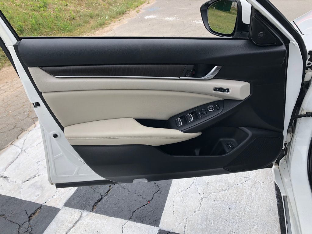 2019 Honda Accord Touring 2.0 - sunroof, power seats, reverse camera in COLDBROOK, Nova Scotia - 18 - w1024h768px