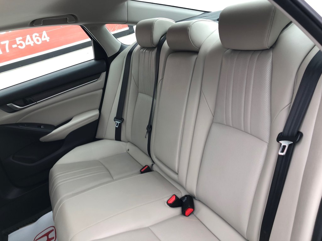 2019 Honda Accord Touring 2.0 - sunroof, power seats, reverse camera in COLDBROOK, Nova Scotia - 23 - w1024h768px