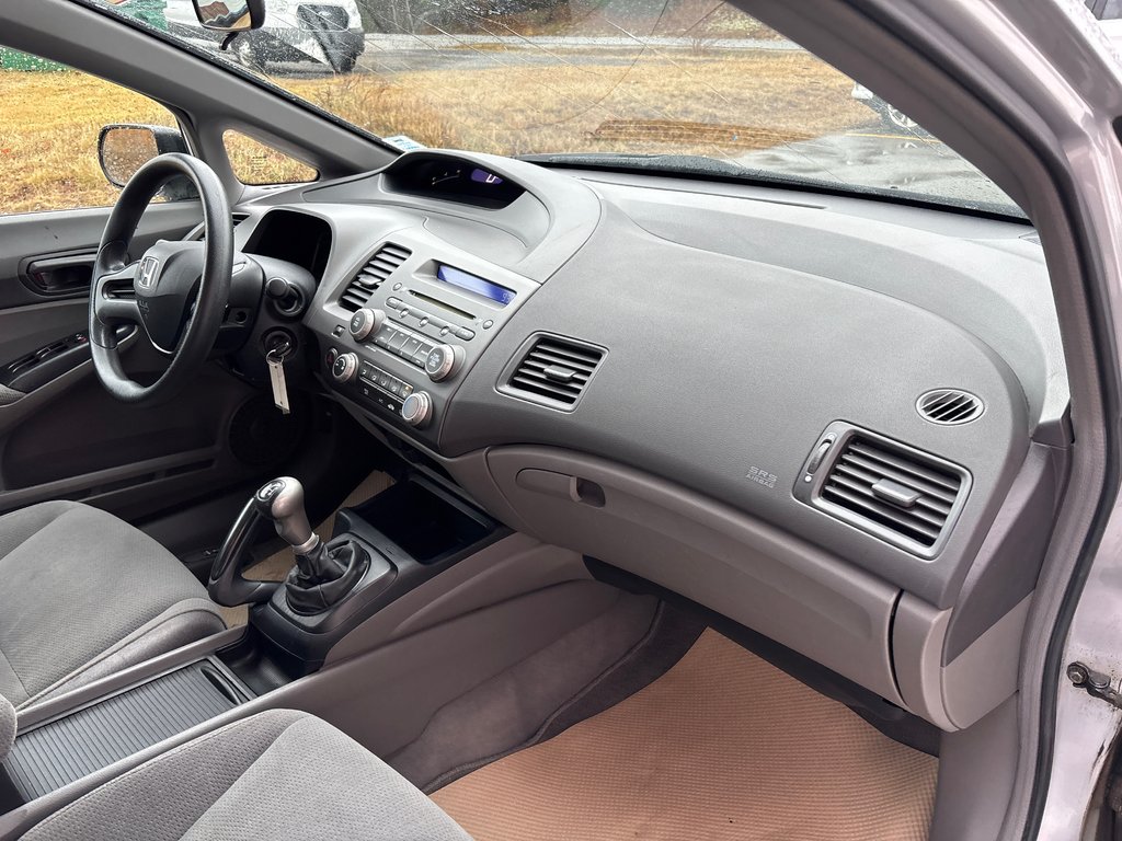 2008  Civic DX-G, 5sp M/T, cd player, FWD, aux, AM/FM radio in COLDBROOK, Nova Scotia - 19 - w1024h768px