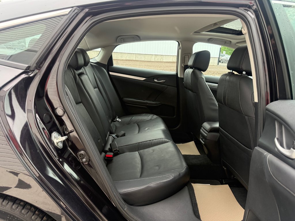 2016 Honda CIVIC Touring, keyless entry, backup camera, Bluetooth in Kentville, Nova Scotia - 18 - w1024h768px