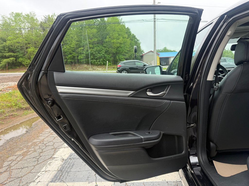 2016 Honda CIVIC Touring, keyless entry, backup camera, Bluetooth in Kentville, Nova Scotia - 14 - w1024h768px
