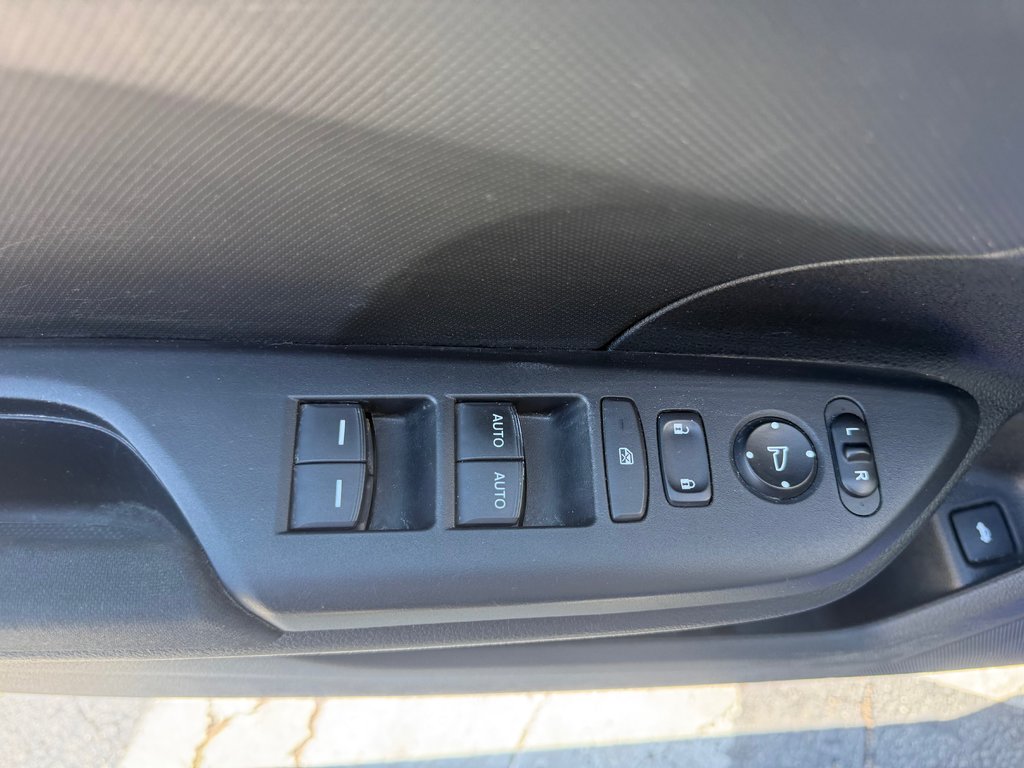 Honda CIVIC LX, keyless entry, backup camera, Bluetooth 2016 à COLDBROOK, Nouvelle-Écosse - 8 - w1024h768px