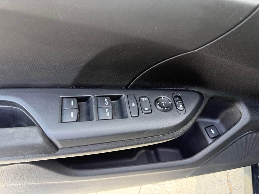 Honda CIVIC LX, keyless entry, backup camera, Bluetooth 2017 à COLDBROOK, Nouvelle-Écosse - 8 - w1024h768px