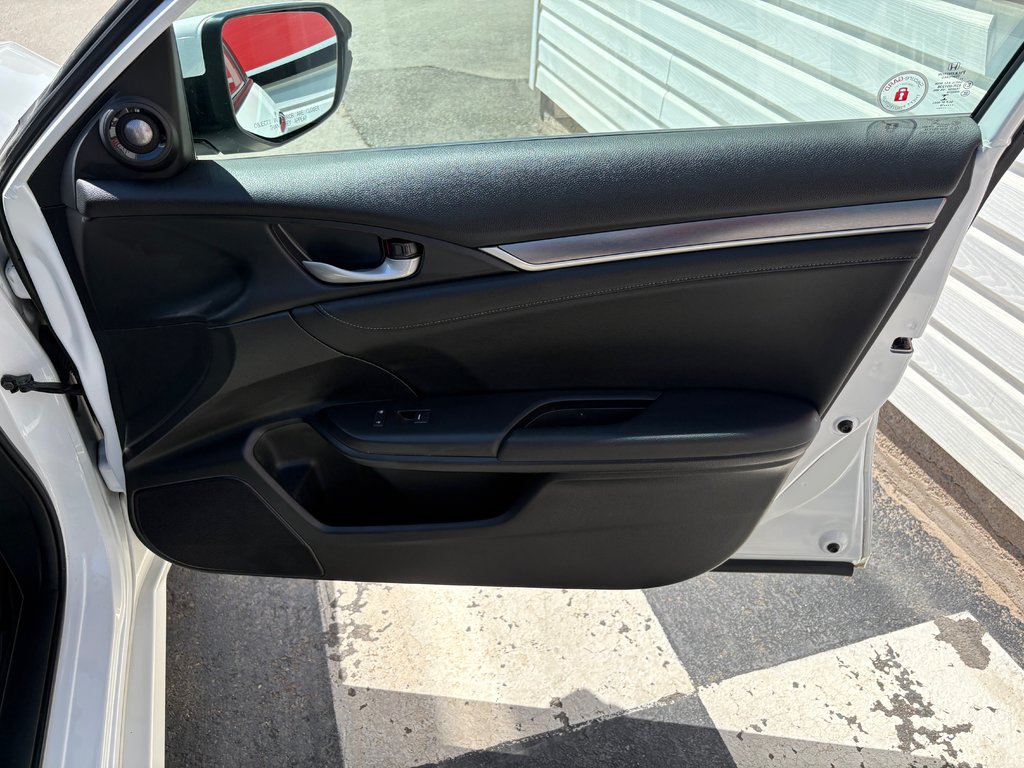 2018 Honda Civic Touring - sunroof, power seats, reverse camera in COLDBROOK, Nova Scotia - 25 - w1024h768px