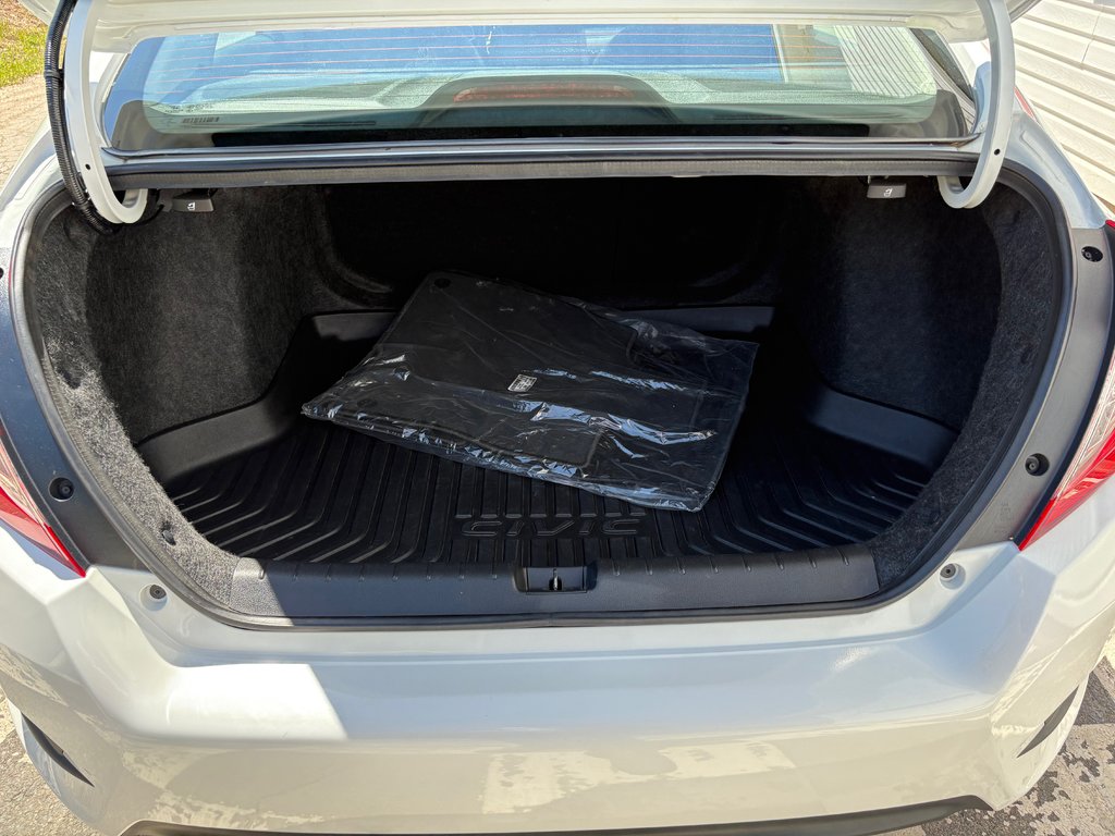 2018 Honda Civic Touring - sunroof, power seats, reverse camera in COLDBROOK, Nova Scotia - 23 - w1024h768px