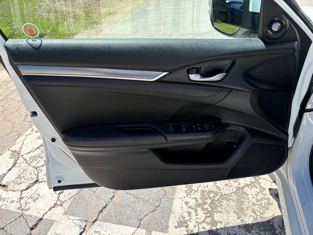 2018 Honda Civic Touring - sunroof, power seats, reverse camera in COLDBROOK, Nova Scotia - 17 - w1024h768px