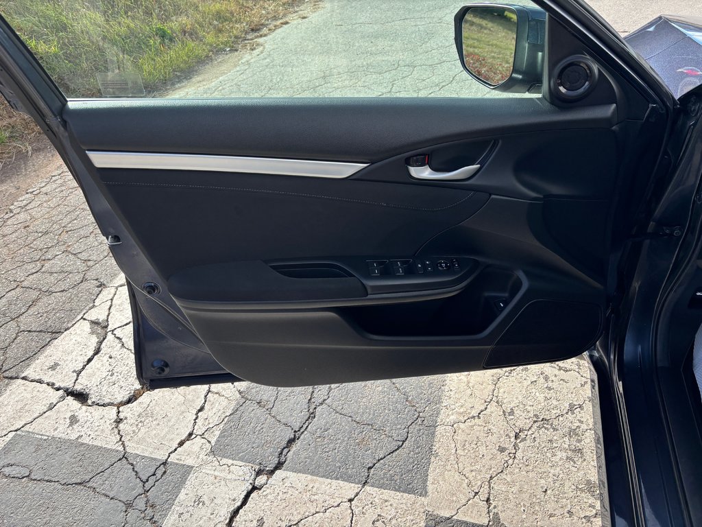 2020  Civic EX - sunroof, bluetooth, reverse/ blind spot cams in COLDBROOK, Nova Scotia - 17 - w1024h768px