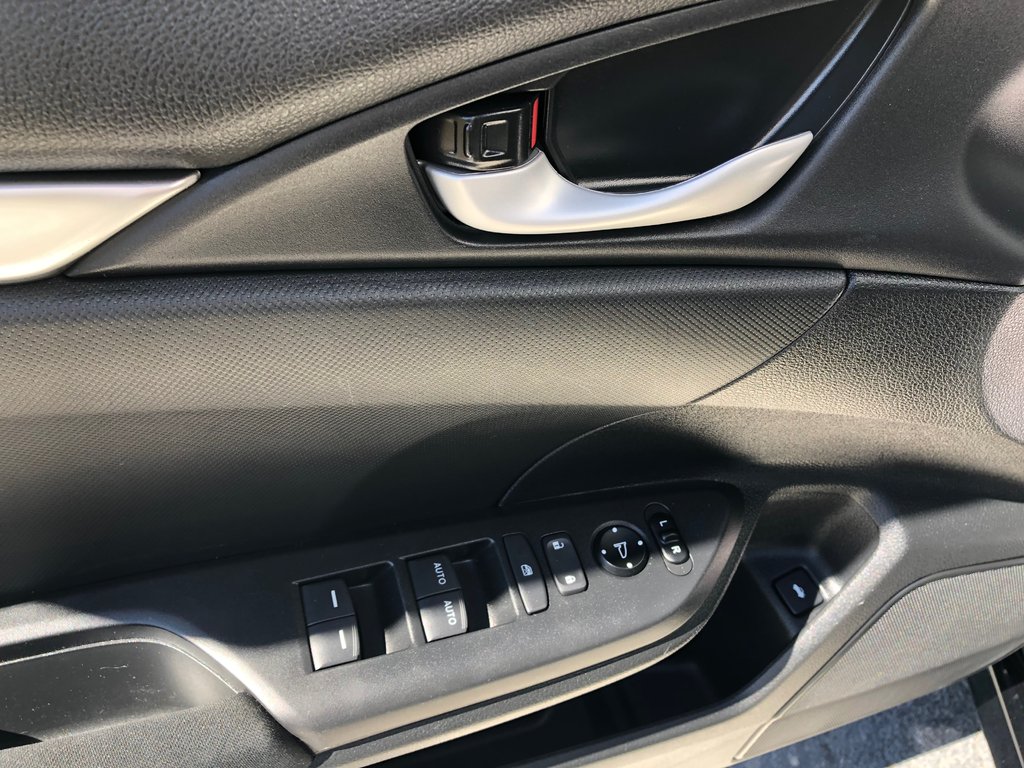 2020 Honda Civic LX - Manual, Reverse Camera, Heated Seats in COLDBROOK, Nova Scotia - 8 - w1024h768px