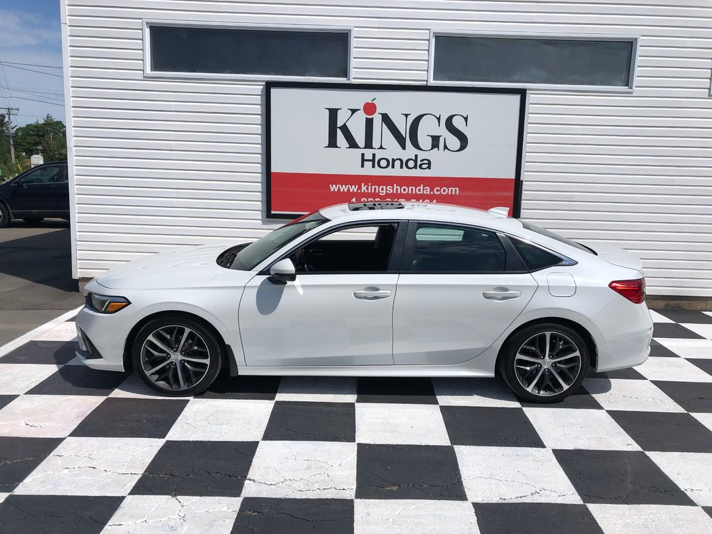 2022 Honda Civic Touring - hands free, cruise control, power seats in COLDBROOK, Nova Scotia - 26 - w1024h768px