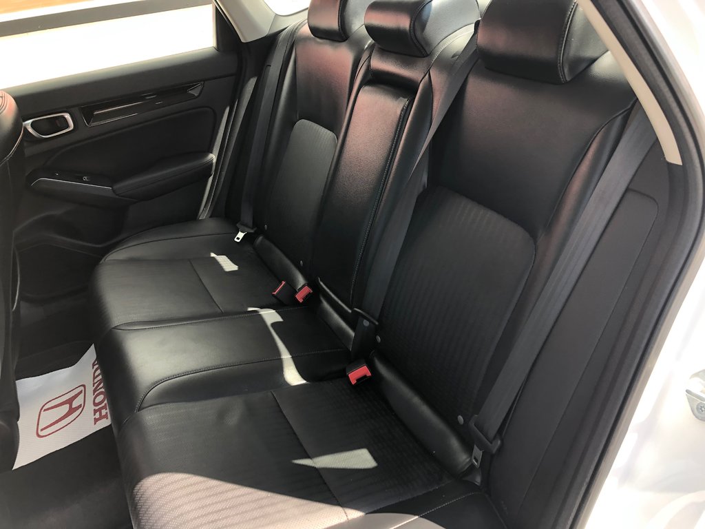 2022 Honda Civic Touring - hands free, cruise control, power seats in COLDBROOK, Nova Scotia - 21 - w1024h768px