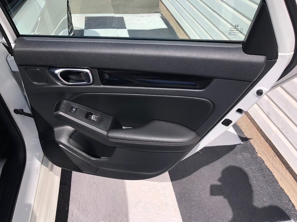 2022 Honda Civic Touring - hands free, cruise control, power seats in COLDBROOK, Nova Scotia - 23 - w1024h768px