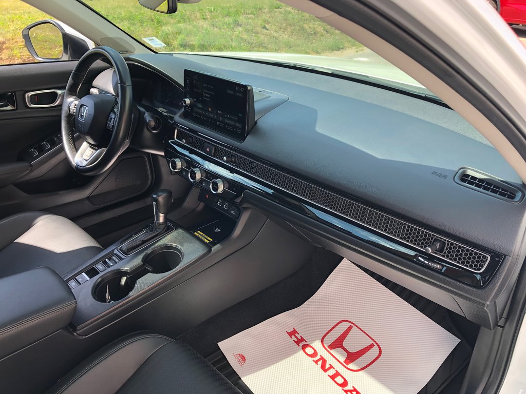 2022 Honda Civic Touring - hands free, cruise control, power seats in COLDBROOK, Nova Scotia - 25 - w1024h768px