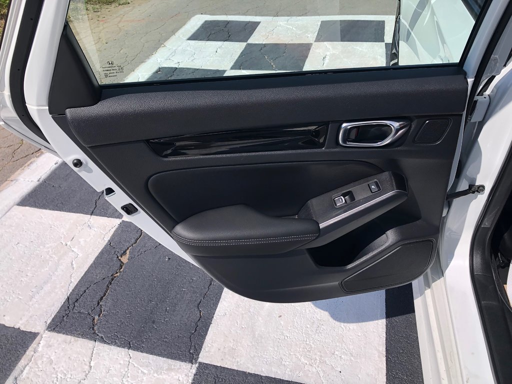 2022 Honda Civic Touring - hands free, cruise control, power seats in COLDBROOK, Nova Scotia - 20 - w1024h768px