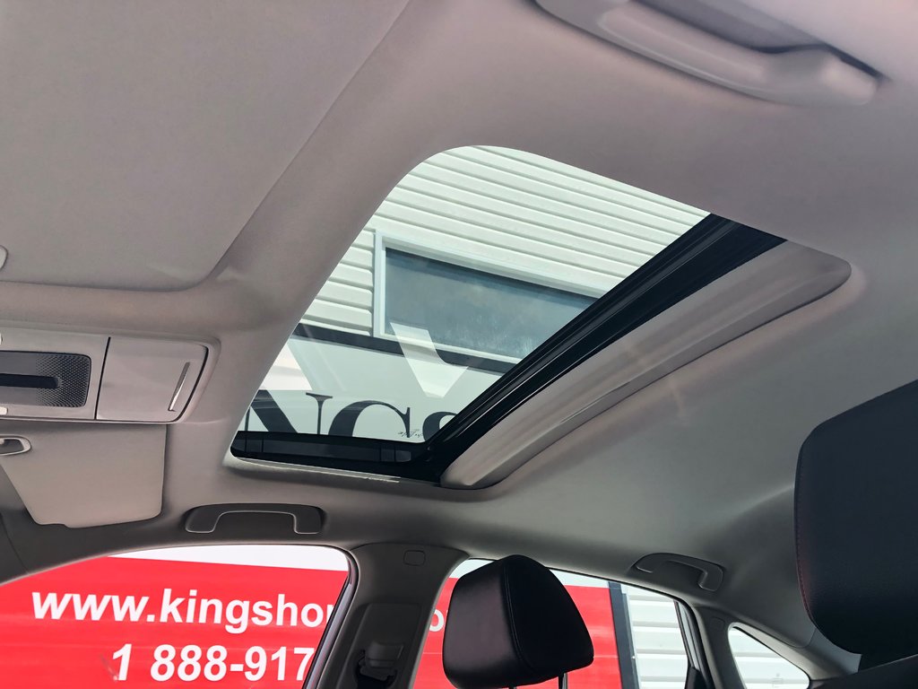2022 Honda Civic Touring - hands free, cruise control, power seats in COLDBROOK, Nova Scotia - 19 - w1024h768px