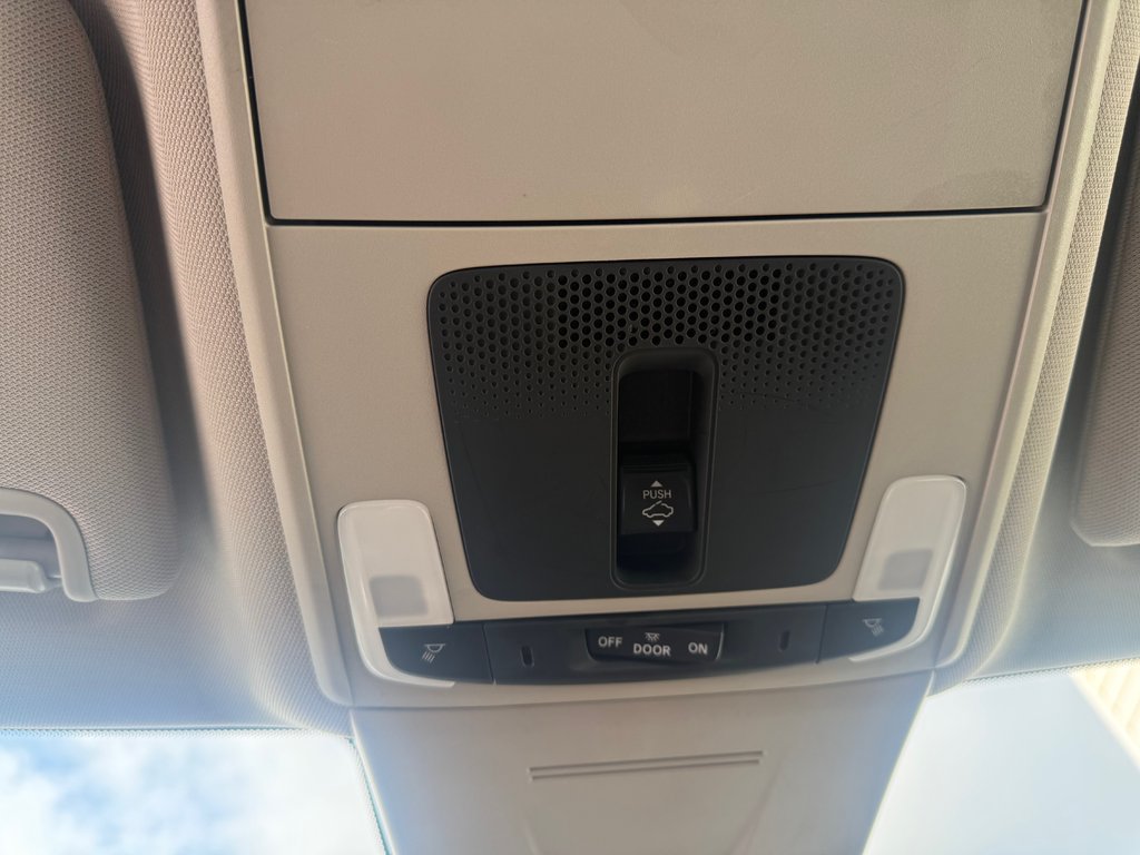 2022 Honda CIVIC Touring, Keyless entry, remote start, backup cam in Kentville, Nova Scotia - 13 - w1024h768px