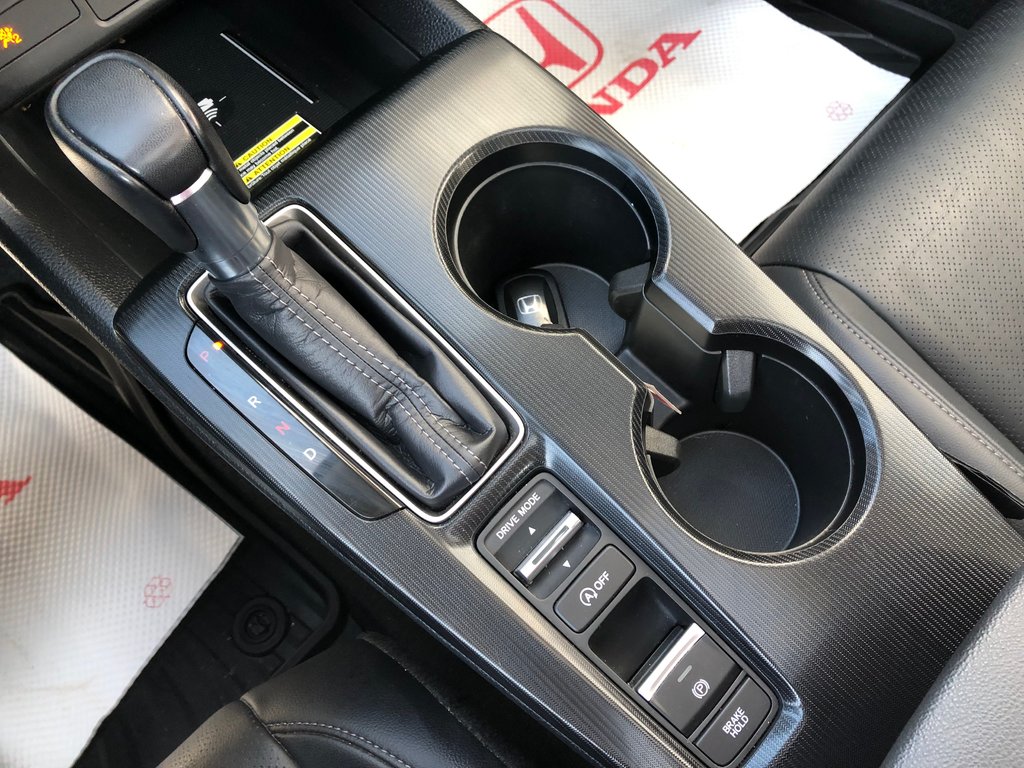 2024 Honda Civic Touring - power seats, hands free, reverse camera in Kentville, Nova Scotia - 15 - w1024h768px