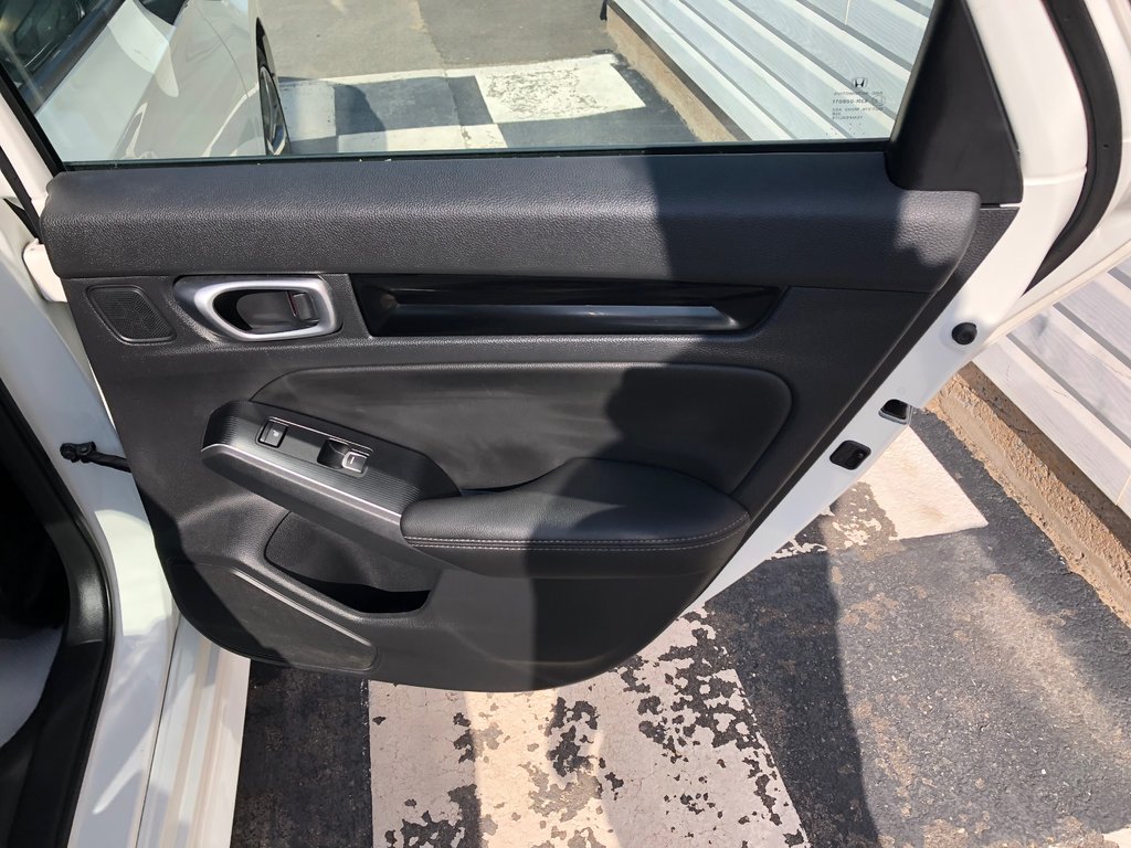 2024 Honda Civic Touring - power seats, hands free, reverse camera in Kentville, Nova Scotia - 24 - w1024h768px