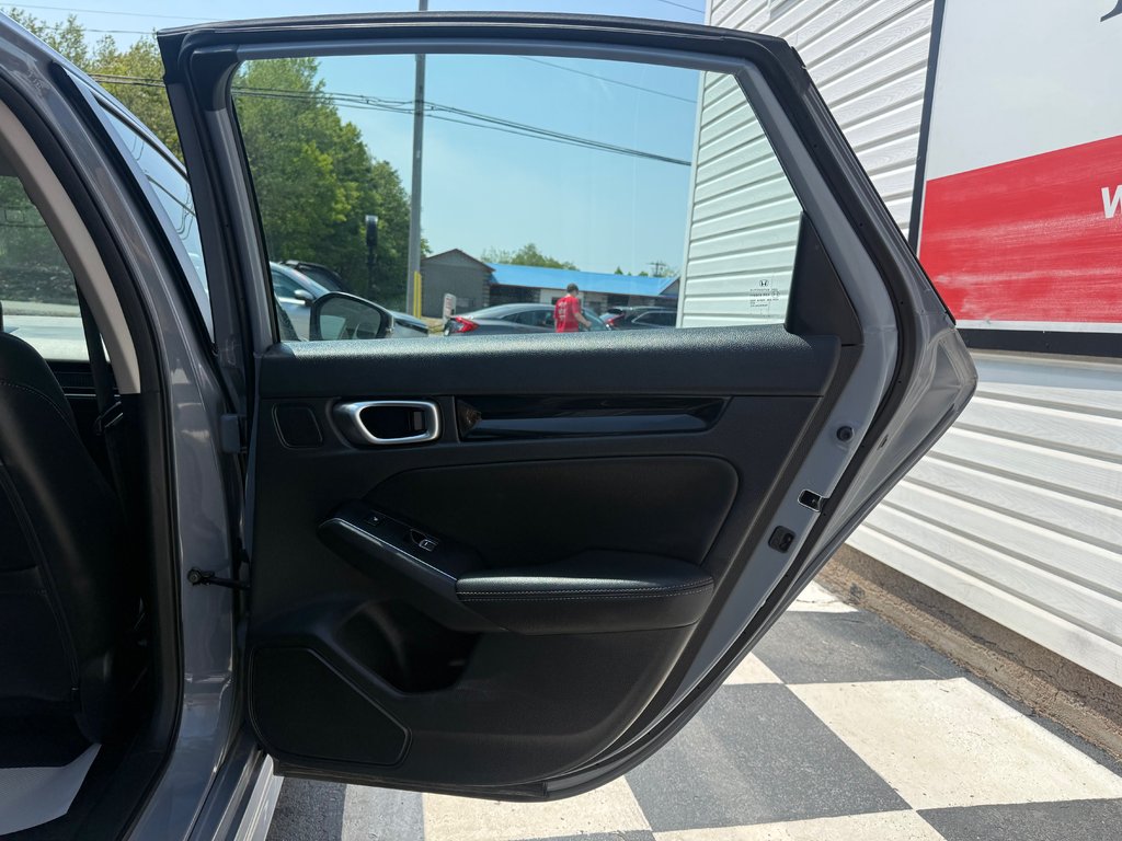 2024 Honda CIVIC Touring, keyless entry, backup camera, Bluetooth in COLDBROOK, Nova Scotia - 17 - w1024h768px