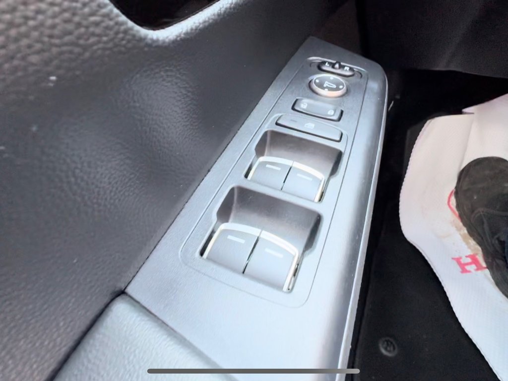 2023 Honda CR-V HYBRID Touring - sunroof, power seats, cruise control a/c in COLDBROOK, Nova Scotia - 7 - w1024h768px