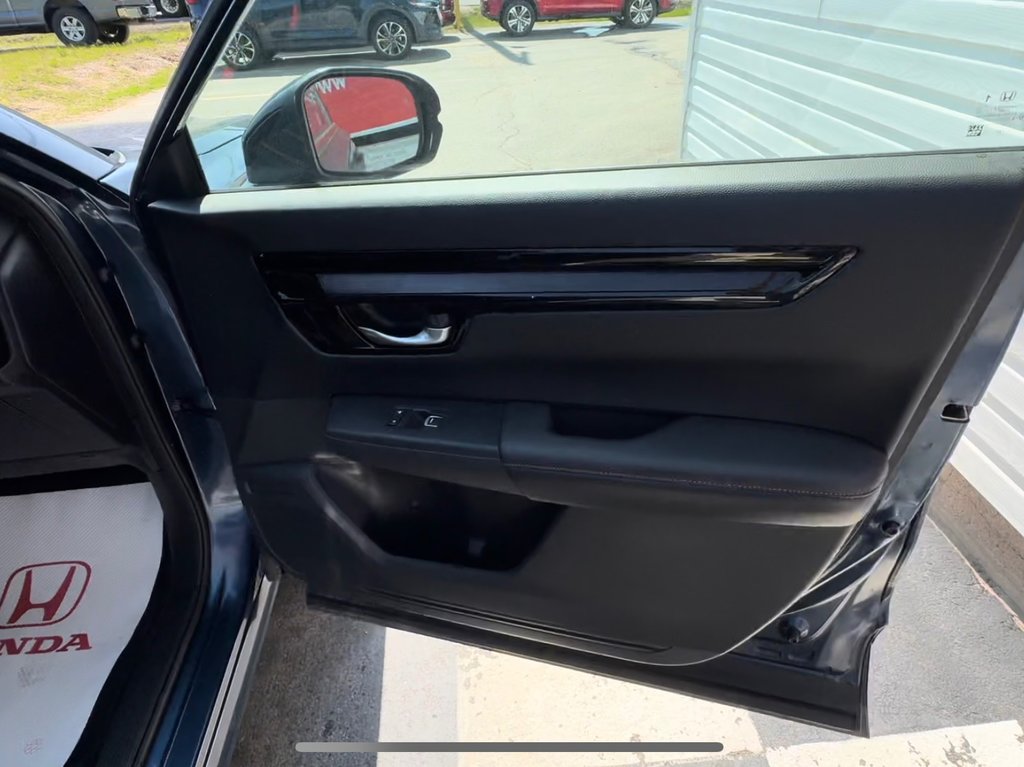 2023 Honda CR-V HYBRID Touring - sunroof, power seats, cruise control a/c in COLDBROOK, Nova Scotia - 24 - w1024h768px
