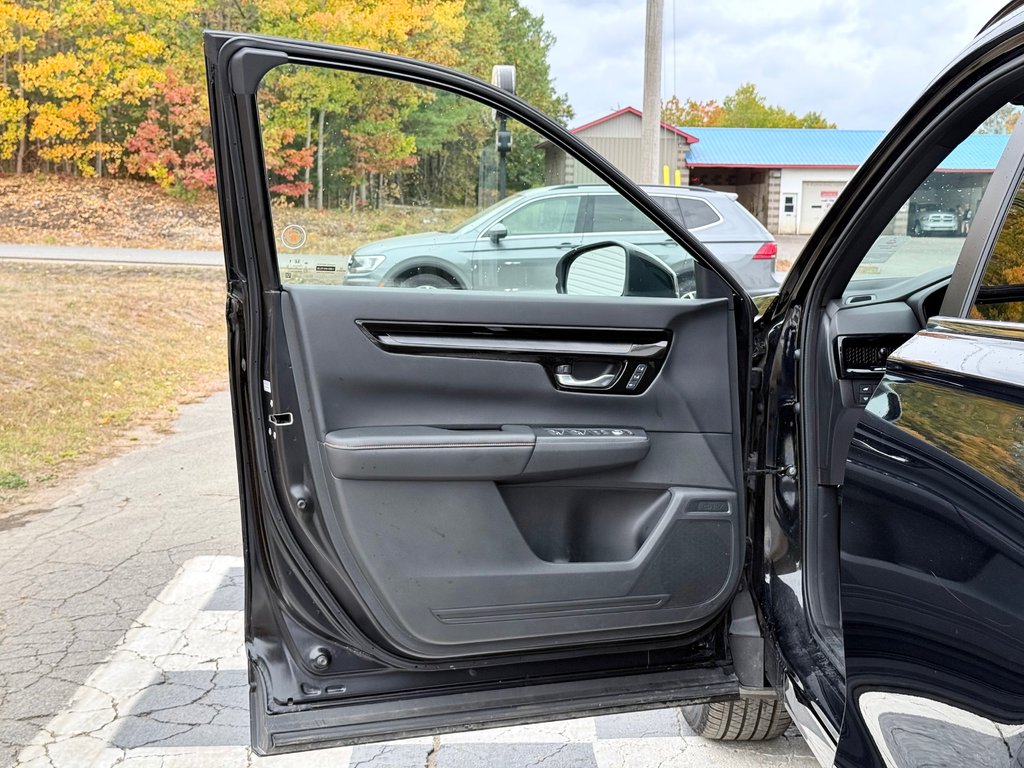 2023 Honda CR-V HYBRID Touring | Power Seats, Sunroof, CarPlay in COLDBROOK, Nova Scotia - 7 - w1024h768px