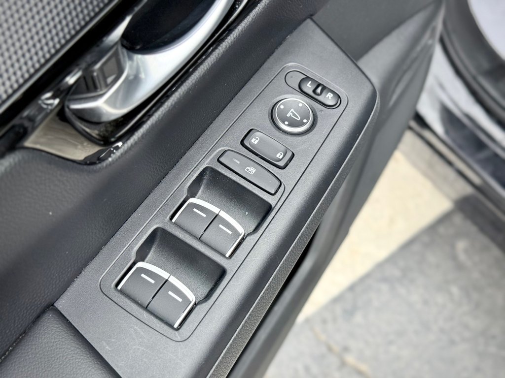 2023 Honda CR-V HYBRID Touring | Power Seats, Sunroof, CarPlay in COLDBROOK, Nova Scotia - 8 - w1024h768px