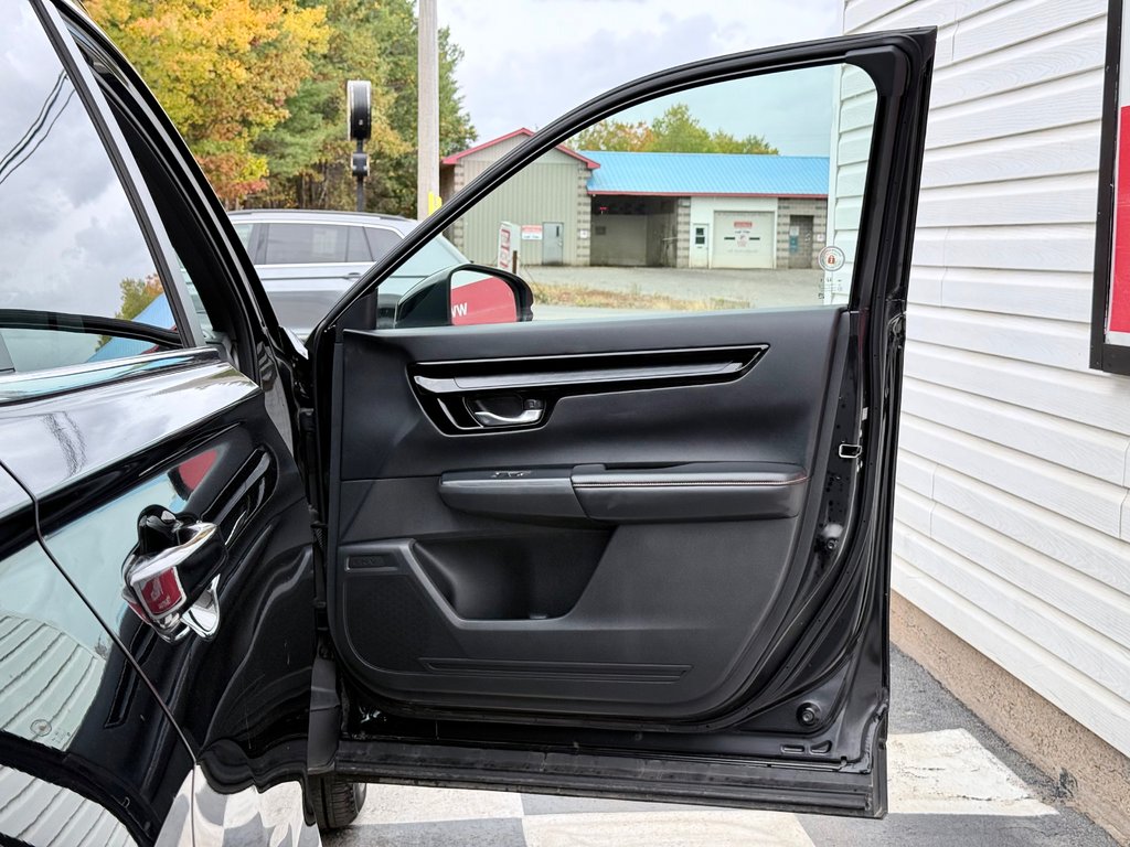 2023 Honda CR-V HYBRID Touring | Power Seats, Sunroof, CarPlay in COLDBROOK, Nova Scotia - 27 - w1024h768px