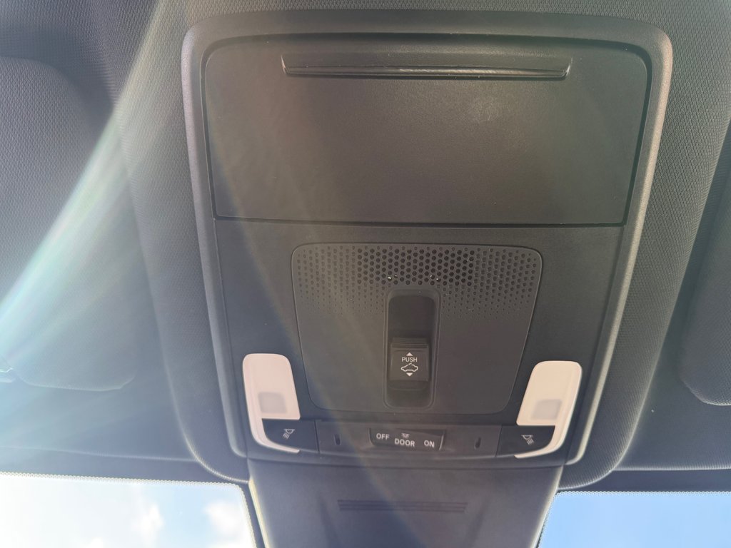 2023 Honda CR-V HYBRID Touring, Keyless entry, remote start, backup camer in COLDBROOK, Nova Scotia - 13 - w1024h768px