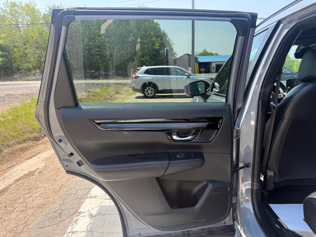2025 Honda CR-V SPORT TOURING Touring, keyless entry, backup camera, Bluetooth in COLDBROOK, Nova Scotia - 14 - w1024h768px