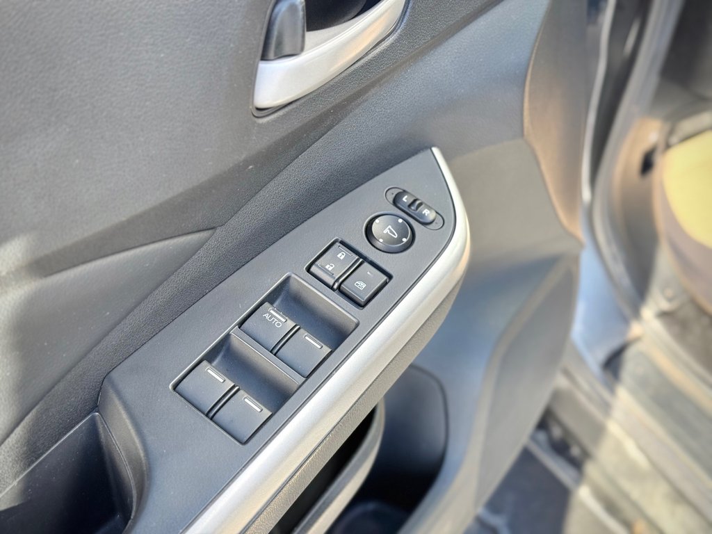 2013 Honda CR-V Touring | Reverse Camera, Heated Front Seats in COLDBROOK, Nova Scotia - 8 - w1024h768px