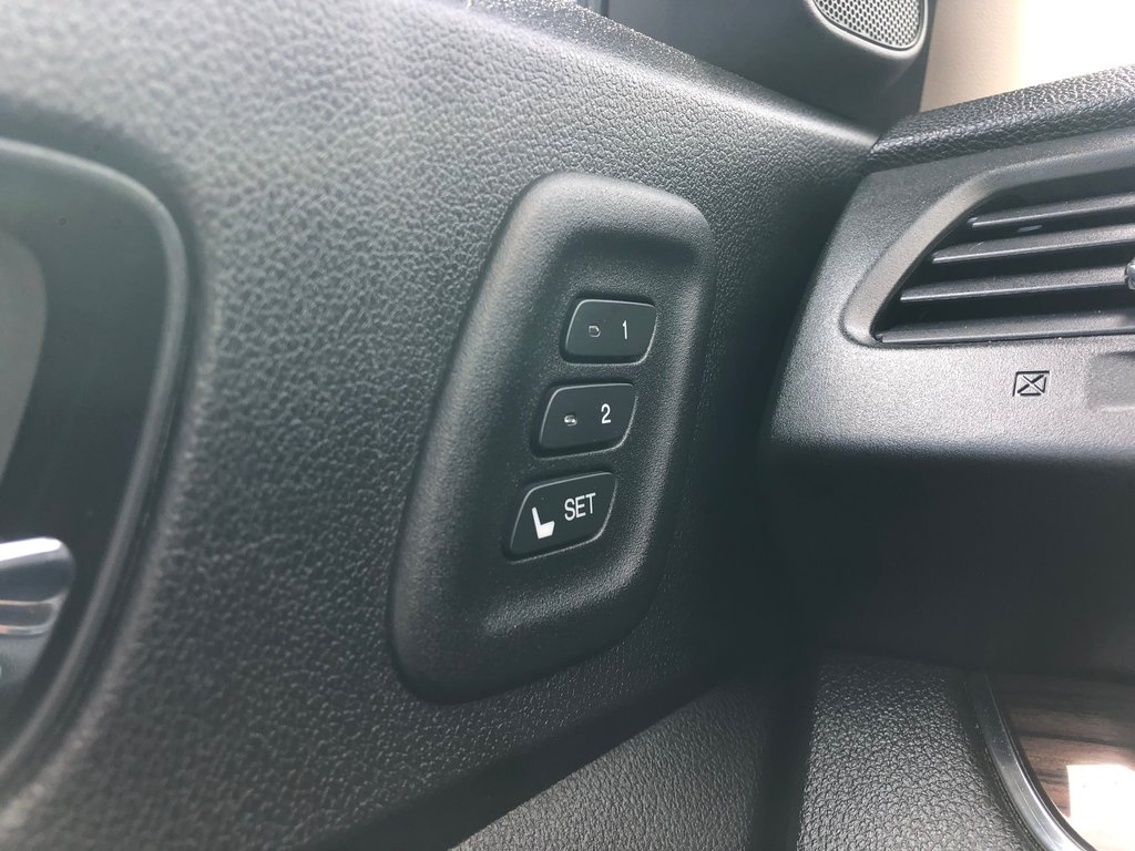 2015 Honda CR-V Touring - sunroof, power and heated seats, cruise in COLDBROOK, Nova Scotia - 8 - w1024h768px