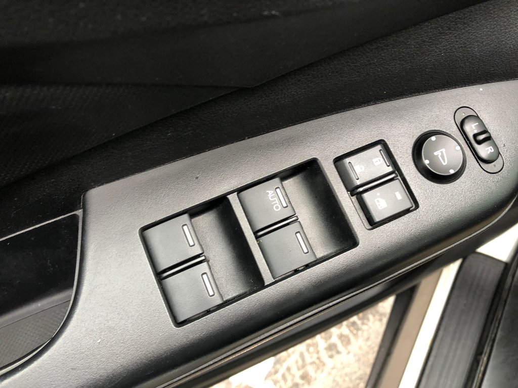 2016 Honda CR-V SE- Heated Seats, Power mirrors, great condition! in COLDBROOK, Nova Scotia - 7 - w1024h768px