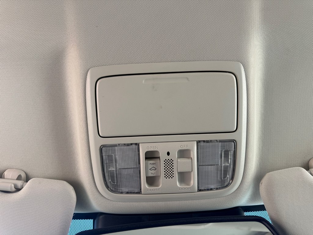 2016 Honda CR-V Touring, keyless entry, backup camera, Bluetooth in COLDBROOK, Nova Scotia - 14 - w1024h768px
