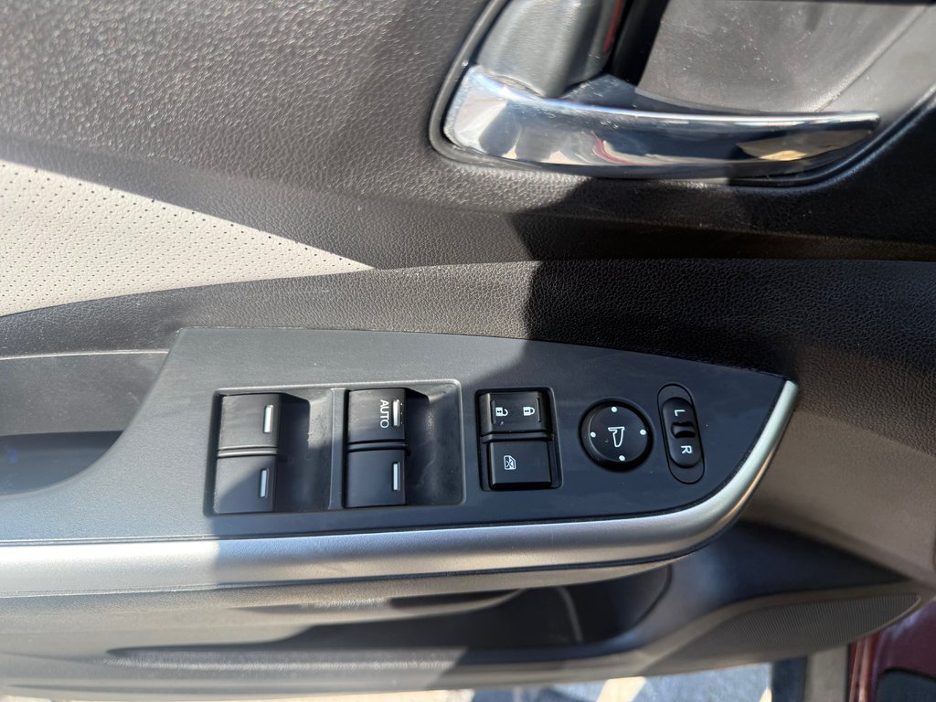 2016 Honda CR-V Touring, keyless entry, backup camera, Bluetooth in COLDBROOK, Nova Scotia - 8 - w1024h768px
