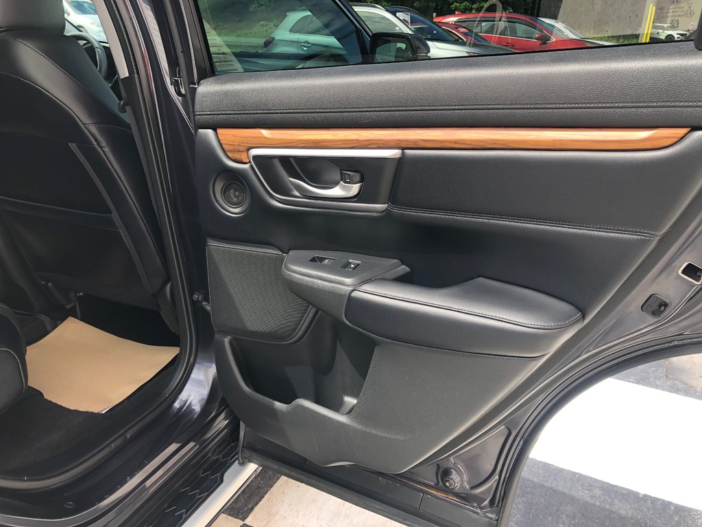 2017 Honda CR-V Touring - Sunroof, Reverse Camera, Leather Seats in COLDBROOK, Nova Scotia - 26 - w1024h768px