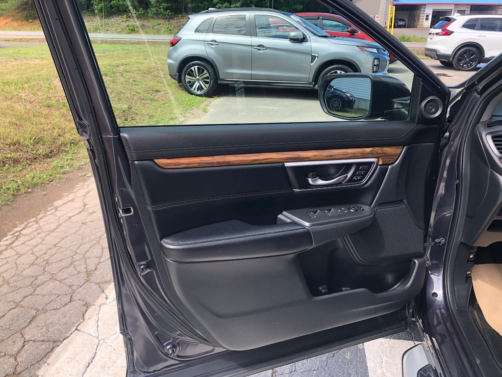 2017 Honda CR-V Touring - Sunroof, Reverse Camera, Leather Seats in COLDBROOK, Nova Scotia - 7 - w1024h768px