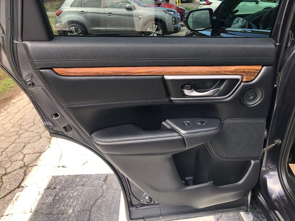 2017 Honda CR-V Touring - Sunroof, Reverse Camera, Leather Seats in COLDBROOK, Nova Scotia - 22 - w1024h768px