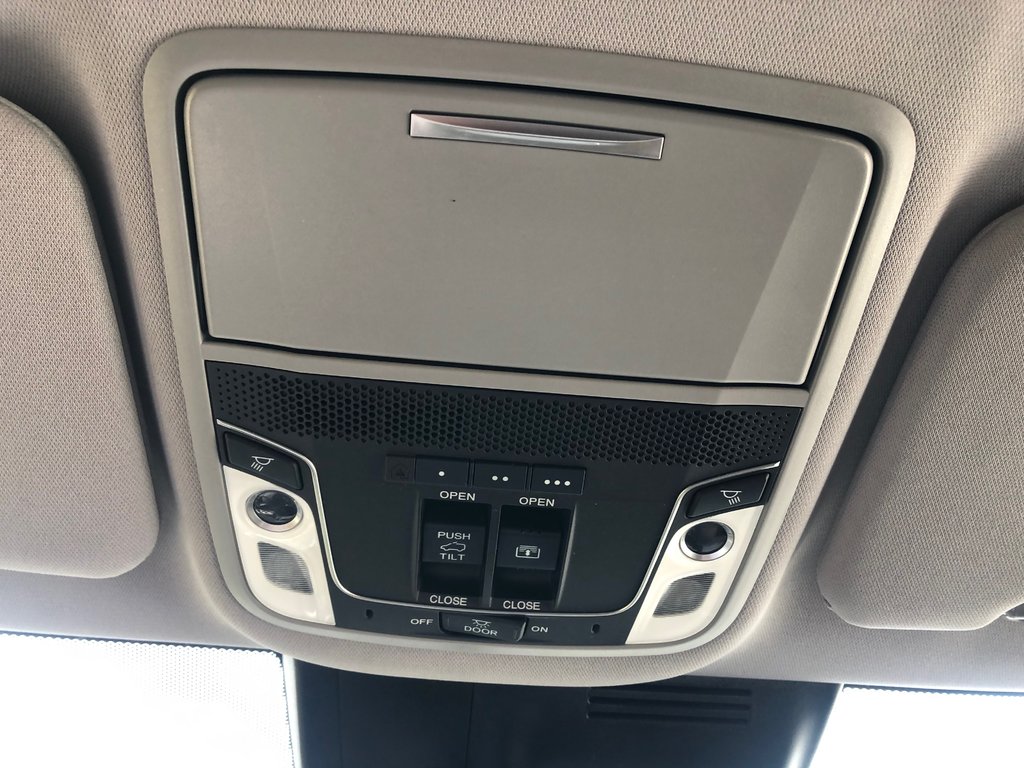 2017 Honda CR-V Touring - Sunroof, Reverse Camera, Leather Seats in COLDBROOK, Nova Scotia - 18 - w1024h768px