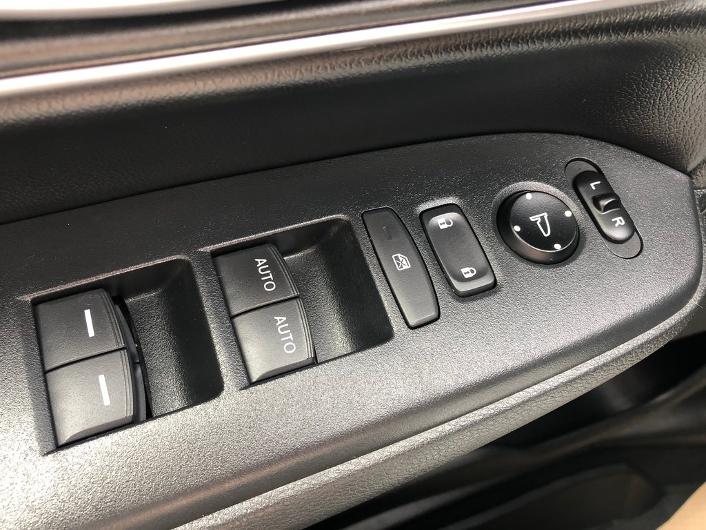 2017 Honda CR-V Touring - Sunroof, Reverse Camera, Leather Seats in COLDBROOK, Nova Scotia - 8 - w1024h768px
