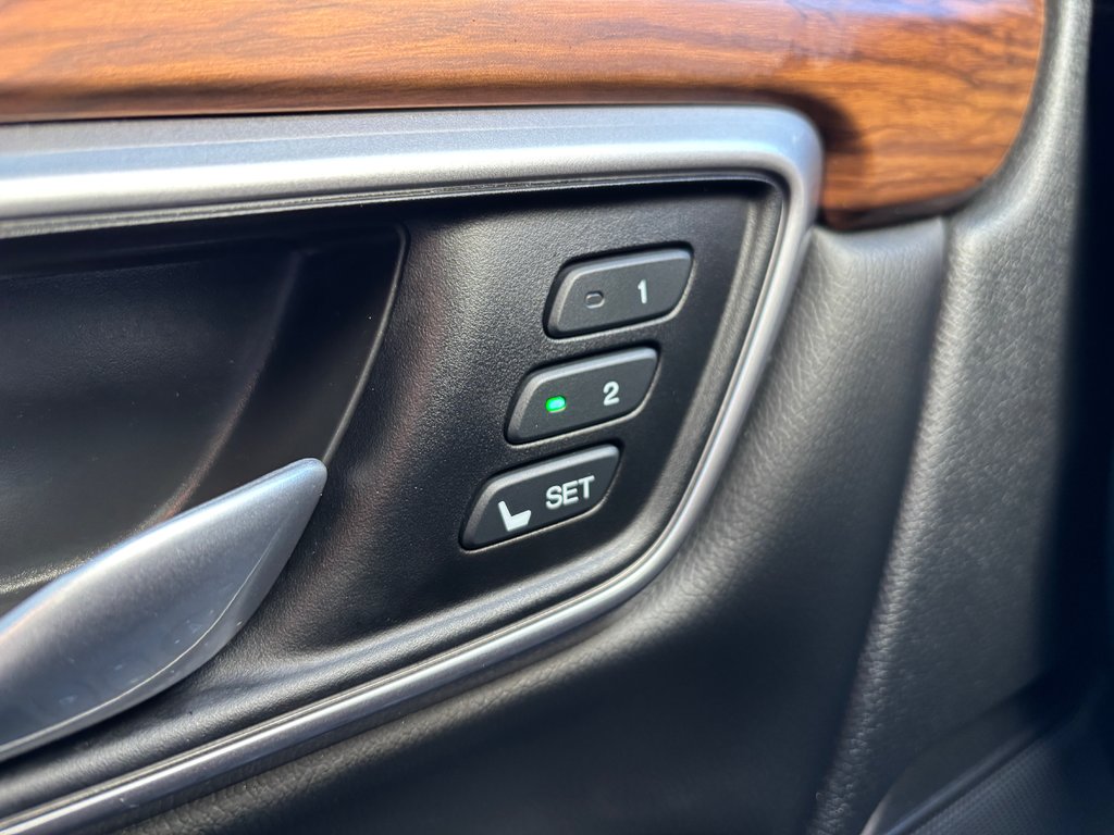 2020  CR-V EX-L - sunroof, reverse camera, dual climate zones in COLDBROOK, Nova Scotia - 8 - w1024h768px