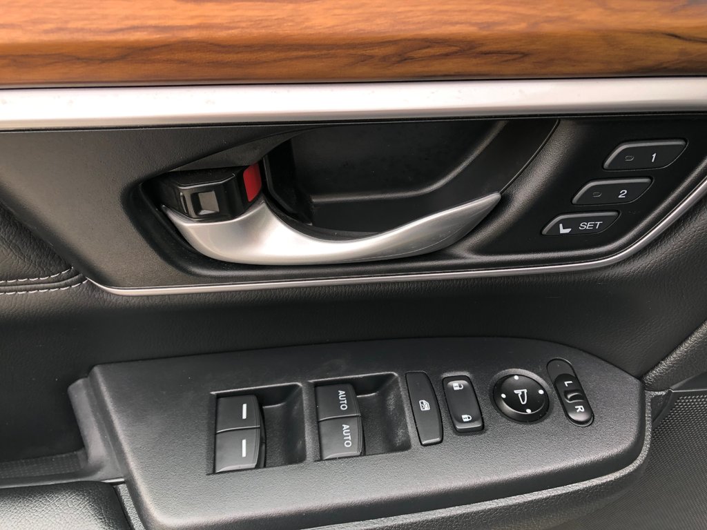 2020 Honda CR-V Touring - Reverse Camera, Carplay, Heated Seats in COLDBROOK, Nova Scotia - 8 - w1024h768px