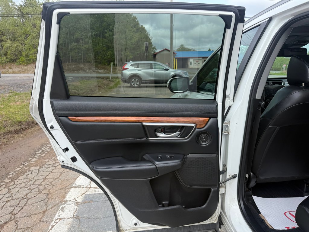 2022 Honda CR-V Touring, keyless entry, backup camera, Bluetooth in COLDBROOK, Nova Scotia - 14 - w1024h768px
